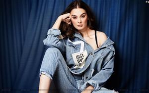 Impeccable beauty Evelyn Sharma in a denim attire